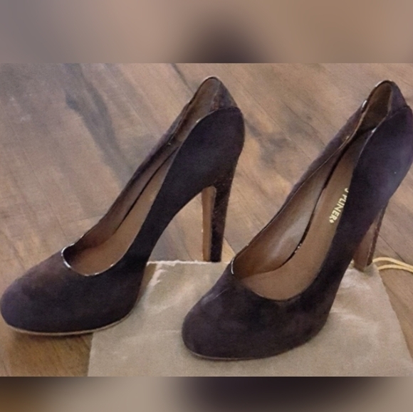 Donald J. Pilner -‎ Brown Suede & Reptile Heels - Picture 1 of 5
